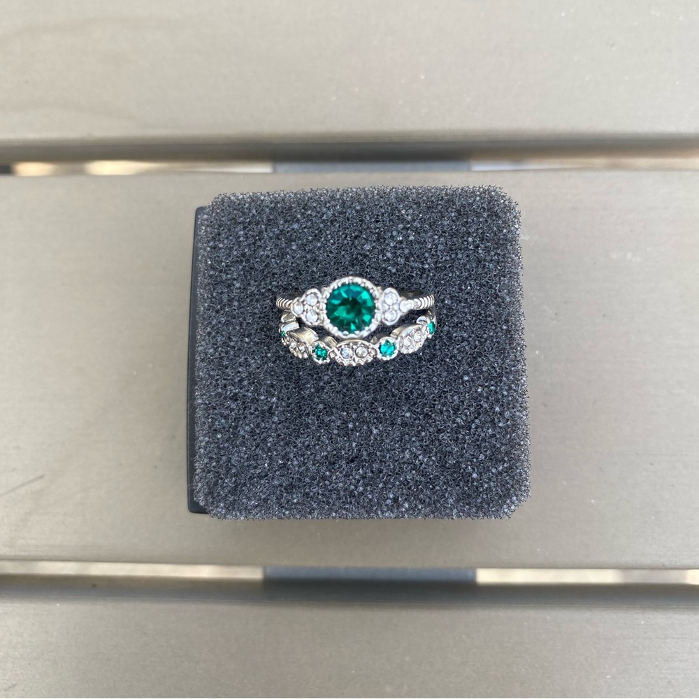 2 Piece Silver Emerald Gemstone 2 Ring Set